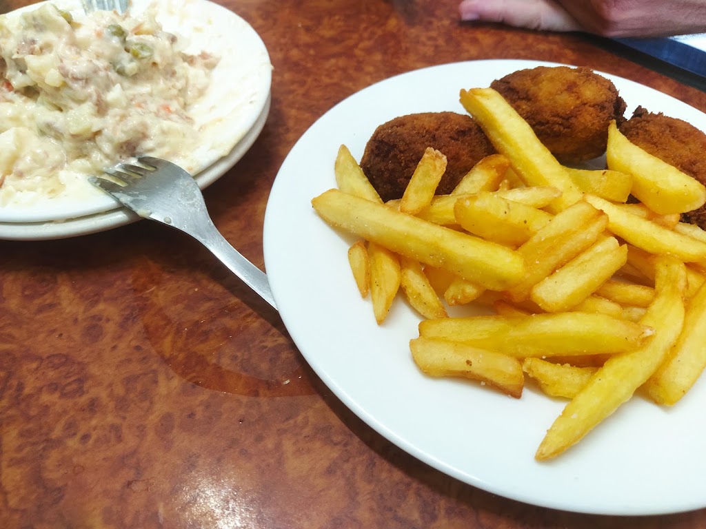 Bar Avenida Comidas — Comida y bebida