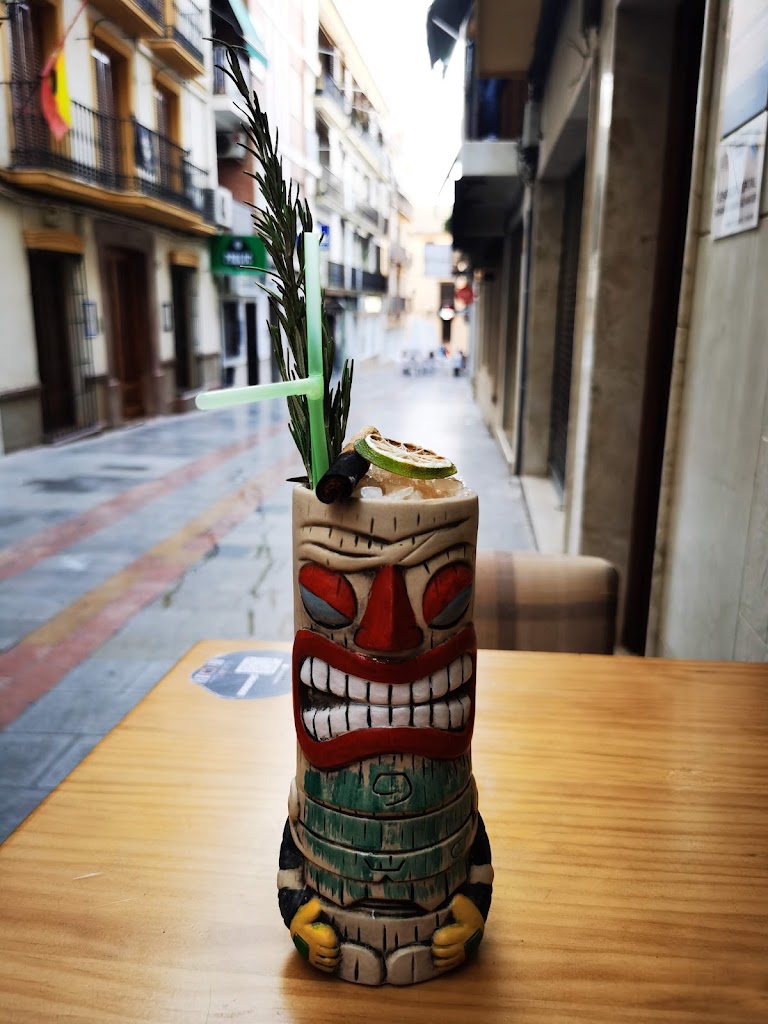 Cockteleria Becquer — Comida y bebida