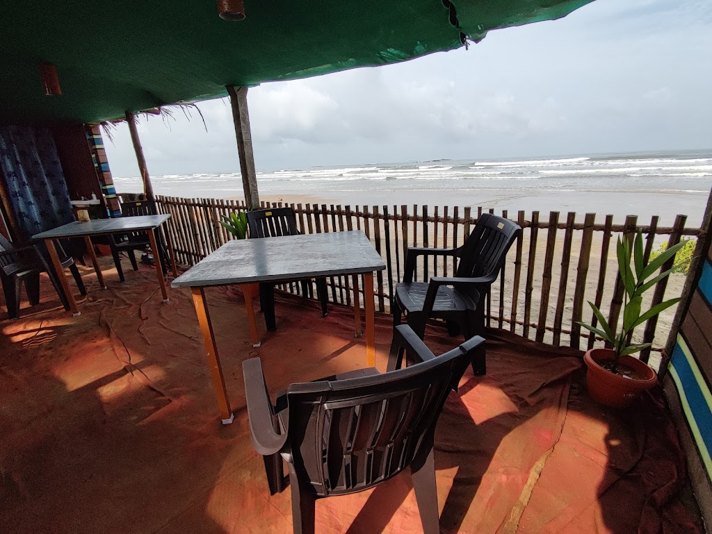 Coral Beach Shack & Coral Seafront Cottage - Seafood restaurant in Murudeshwar