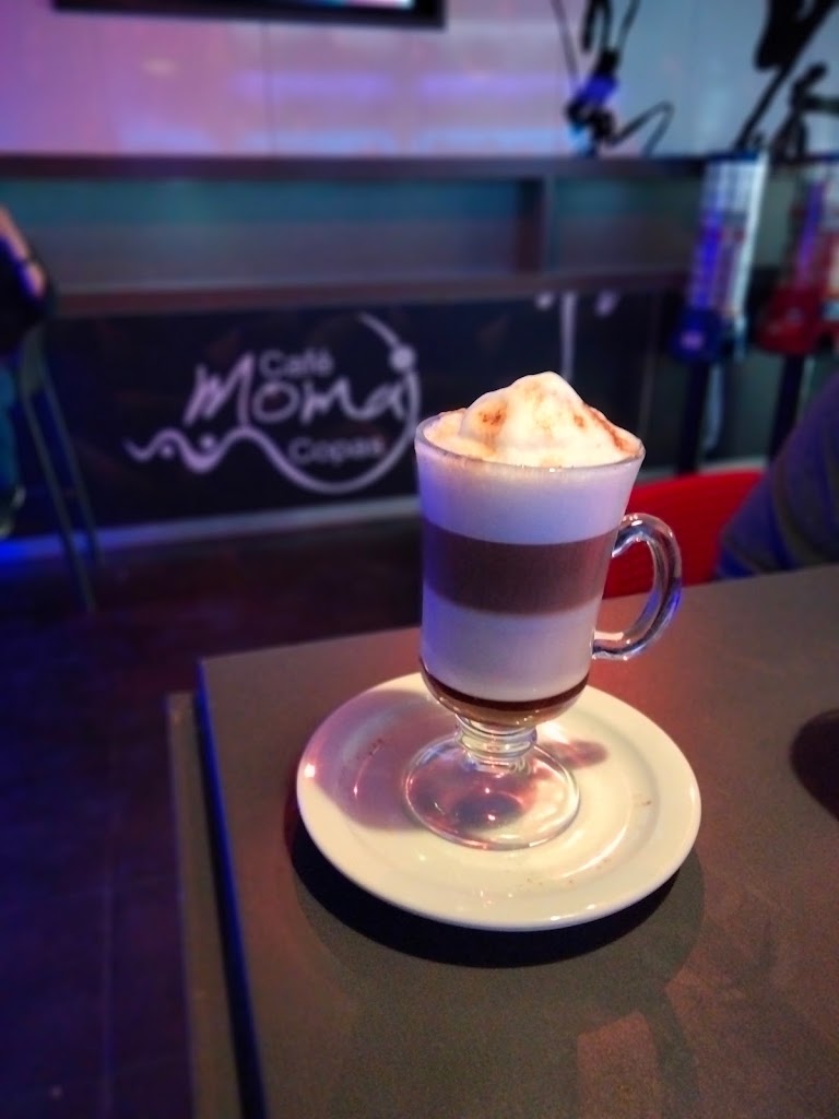 Bar MoMa copas — Comida y bebida