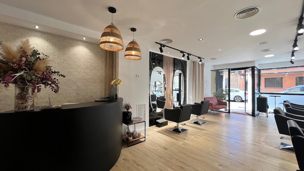 Mara Saez Hair Salon — Interior