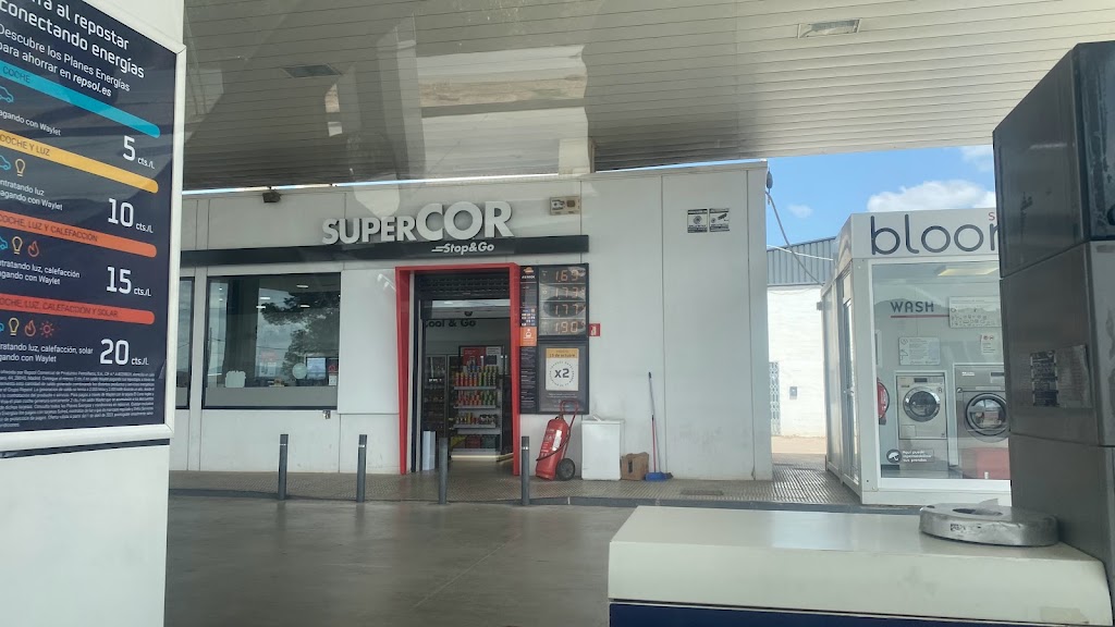 Estacion de Servicio Repsol — Exterior