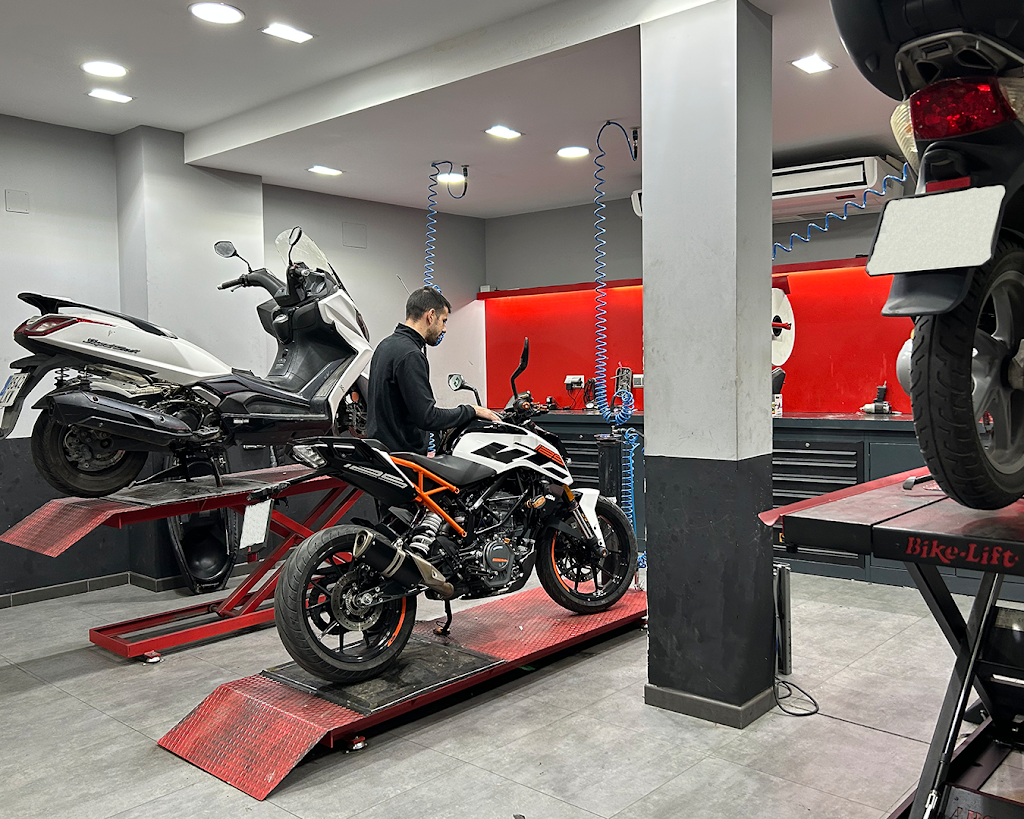 El Motorista Chiclana — Del propietario