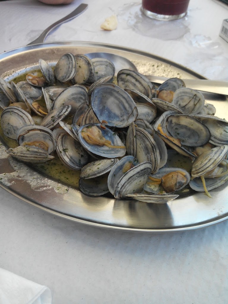 Bodegon la Fuente — Comida y bebida