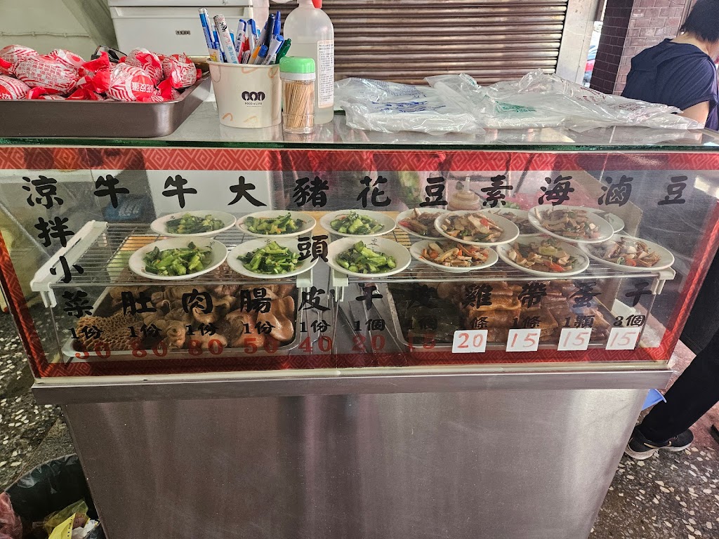 山東牛肉麵-水餃-炸醬麵-滷味小菜-泰山好吃的麵店 的照片