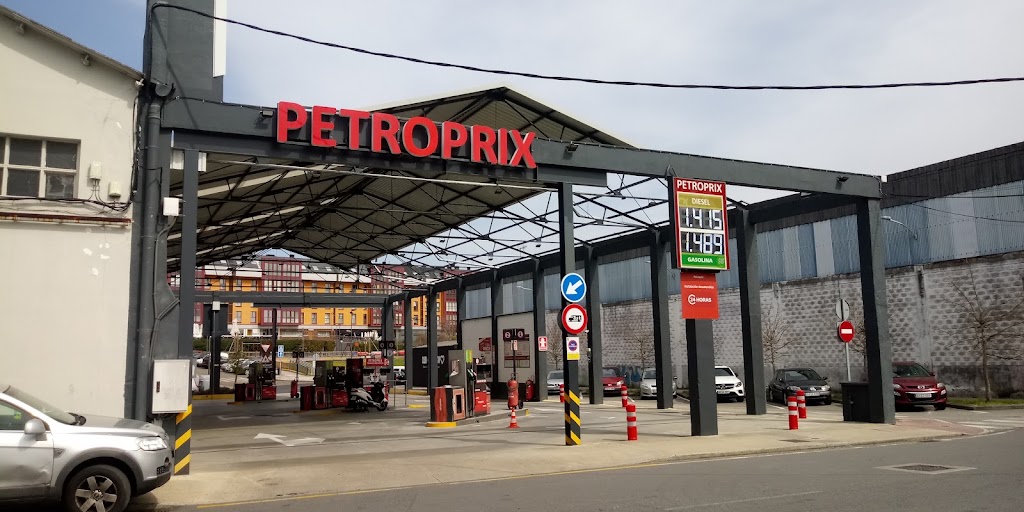 Petroprix — Exterior