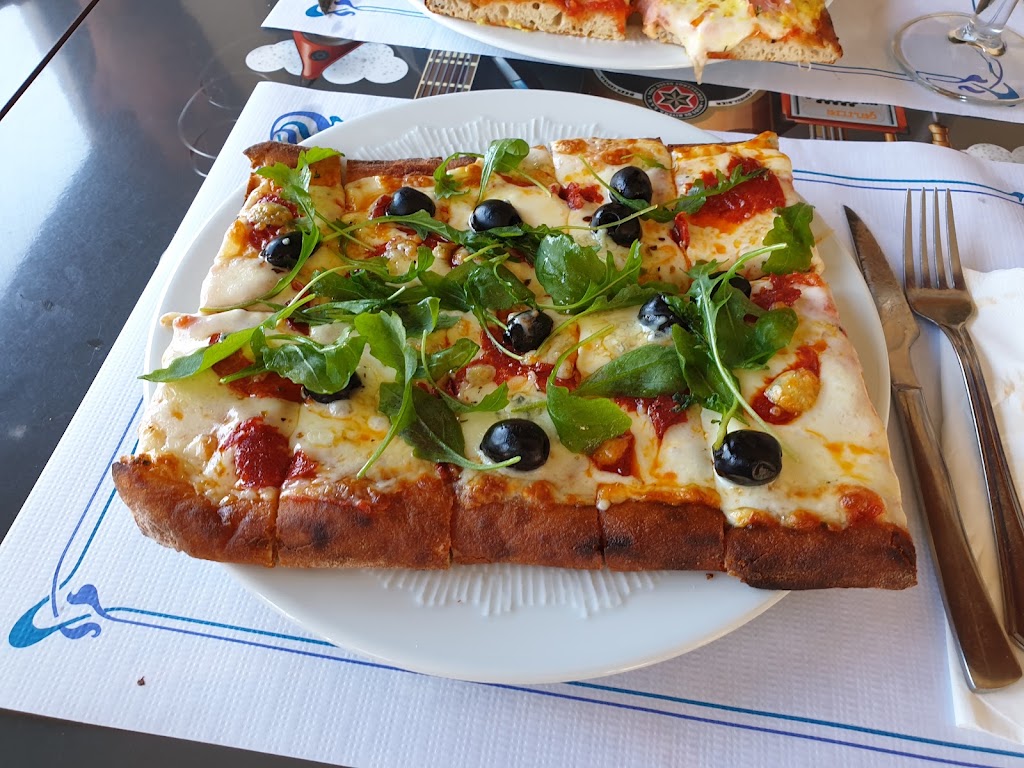 Pizzeria La Parecida — Pizza