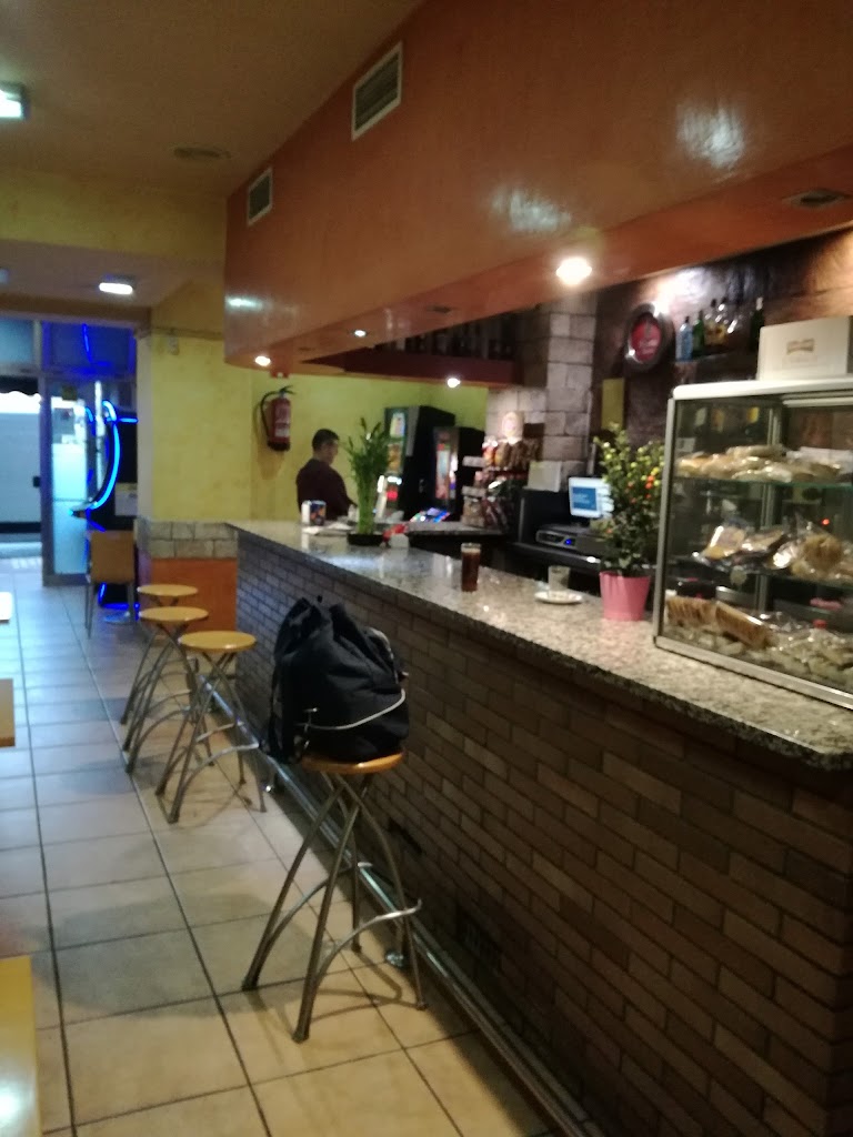 BAR CAFETERIA K2 — Ambiente