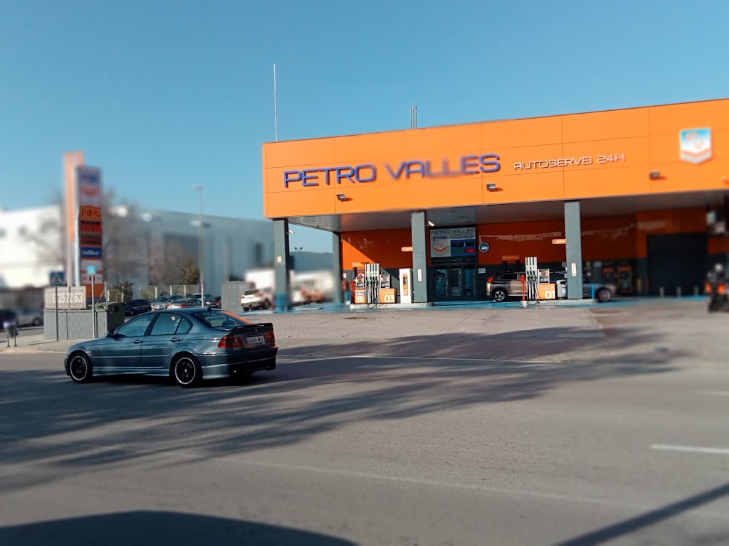 PETRO VALLES Canovelles — Exterior