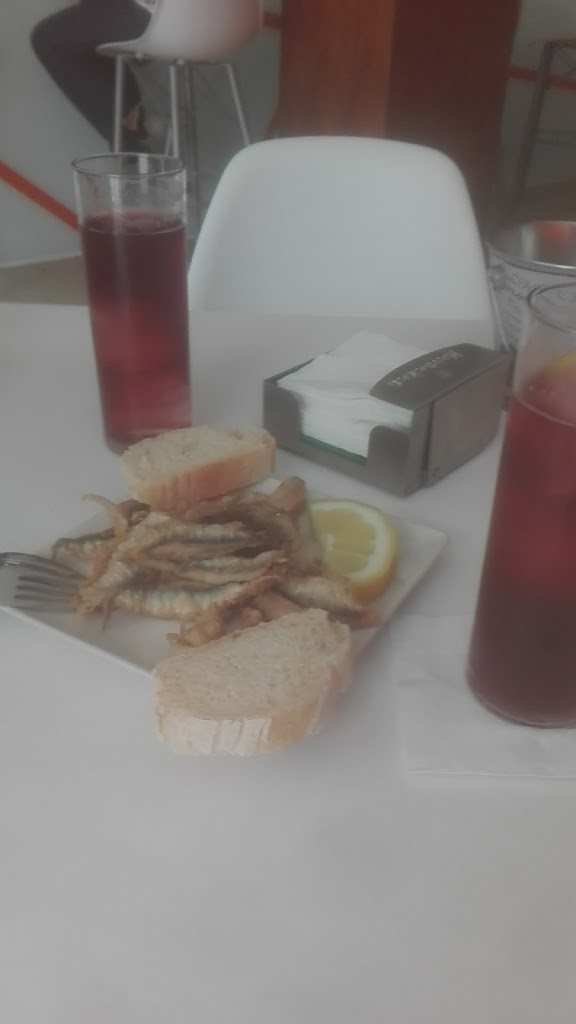 La CAVA Cafe & Tapas — Comida y bebida