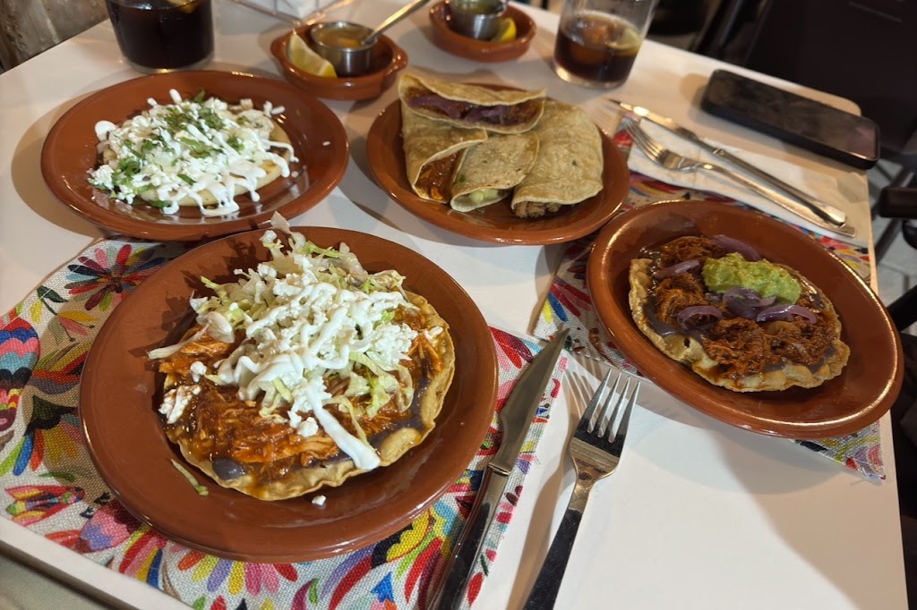 Taqueria Echale Manito — Comida y bebida