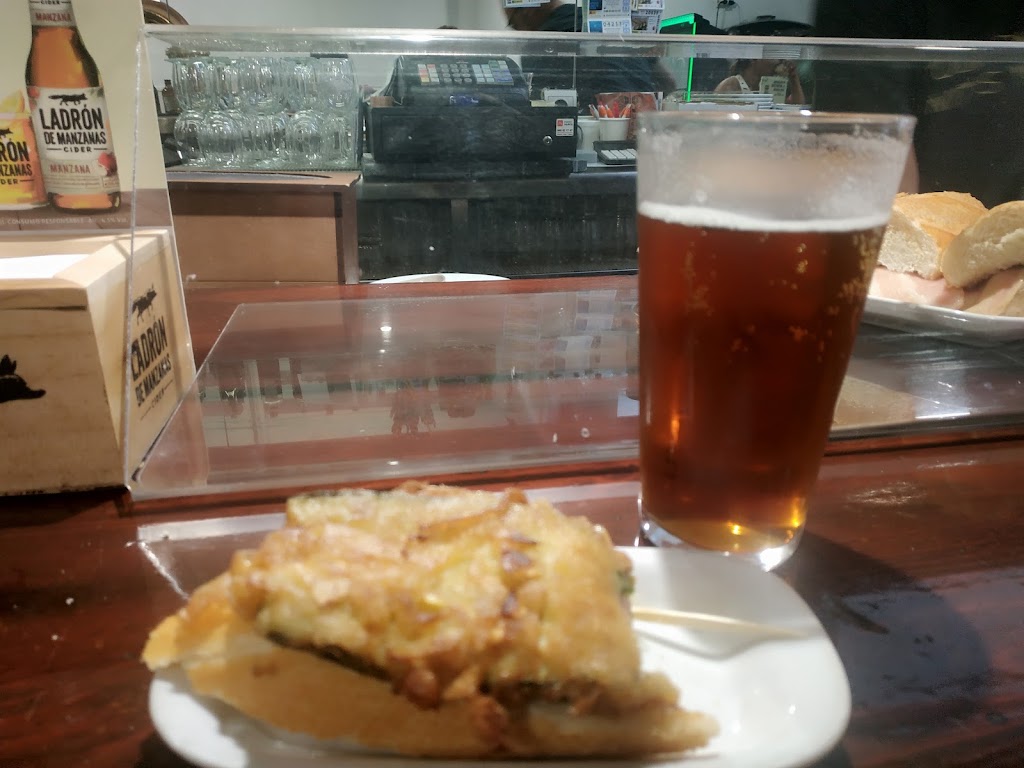 Bar Bogart — Comida y bebida