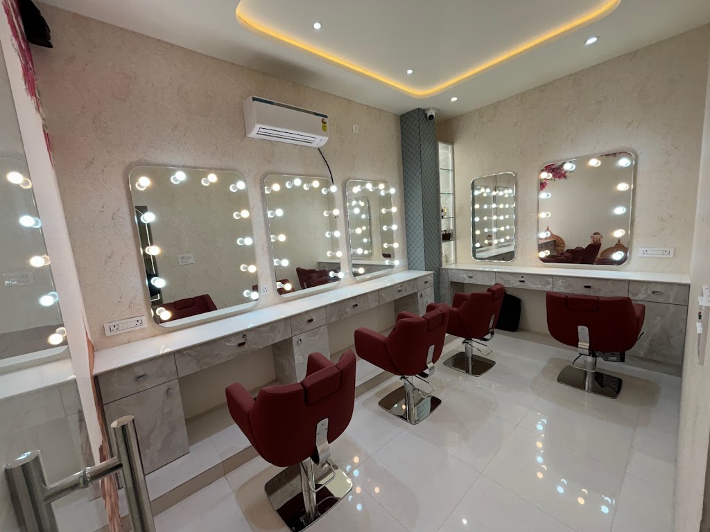 Glam Gorgeous Luxury Unisex Salon