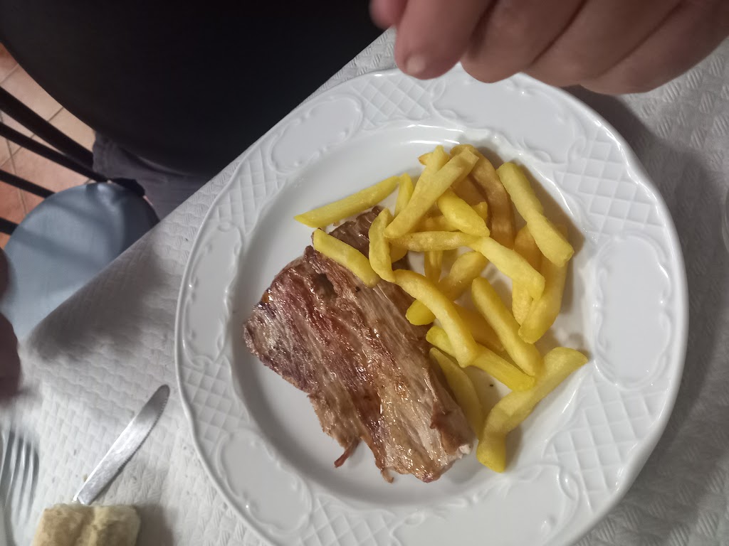 Cafe Bar Bueno — Comida y bebida