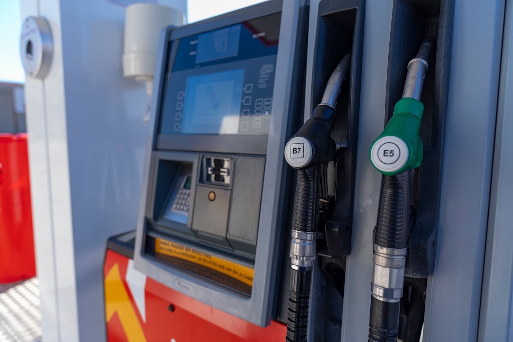 Urban Oil 24 horas — Surtidor de combustible