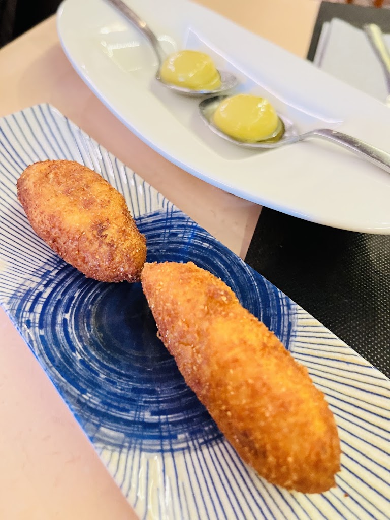 Atipic - Espai Gastronomic — Croqueta