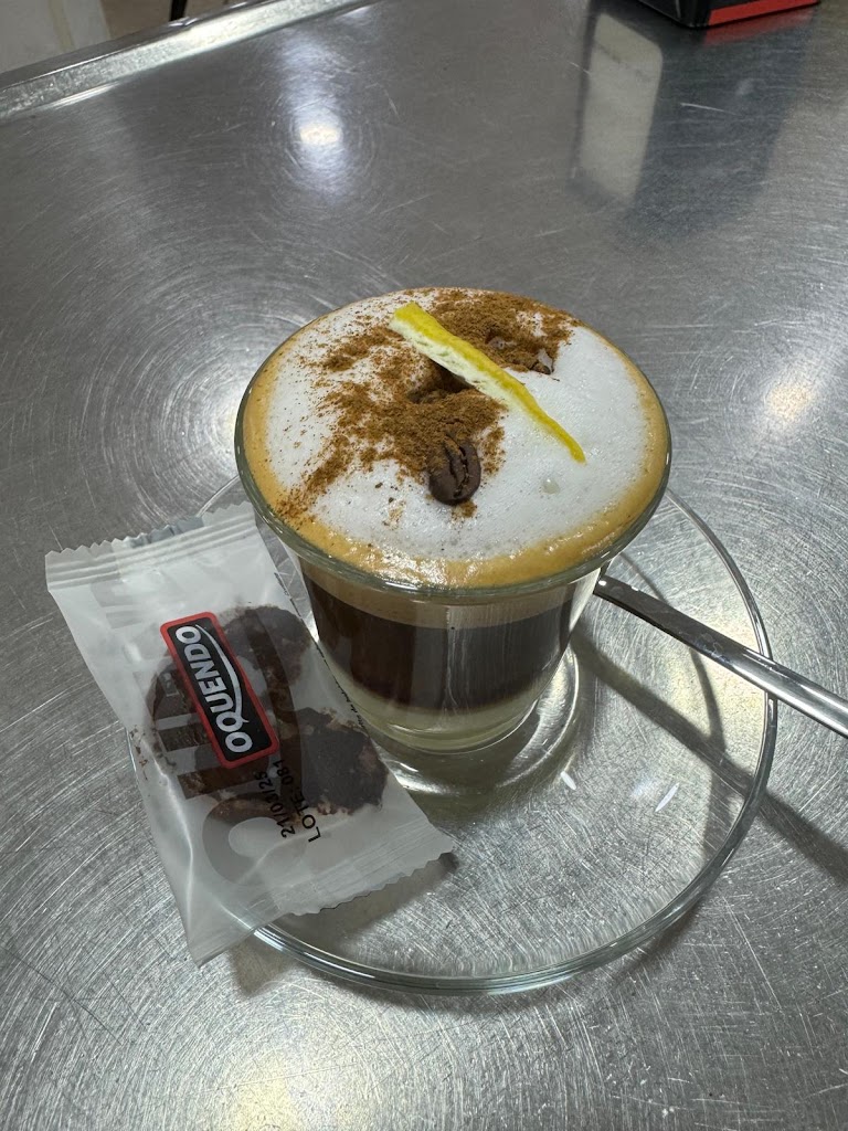 LA TIRALLA — Comida y bebida