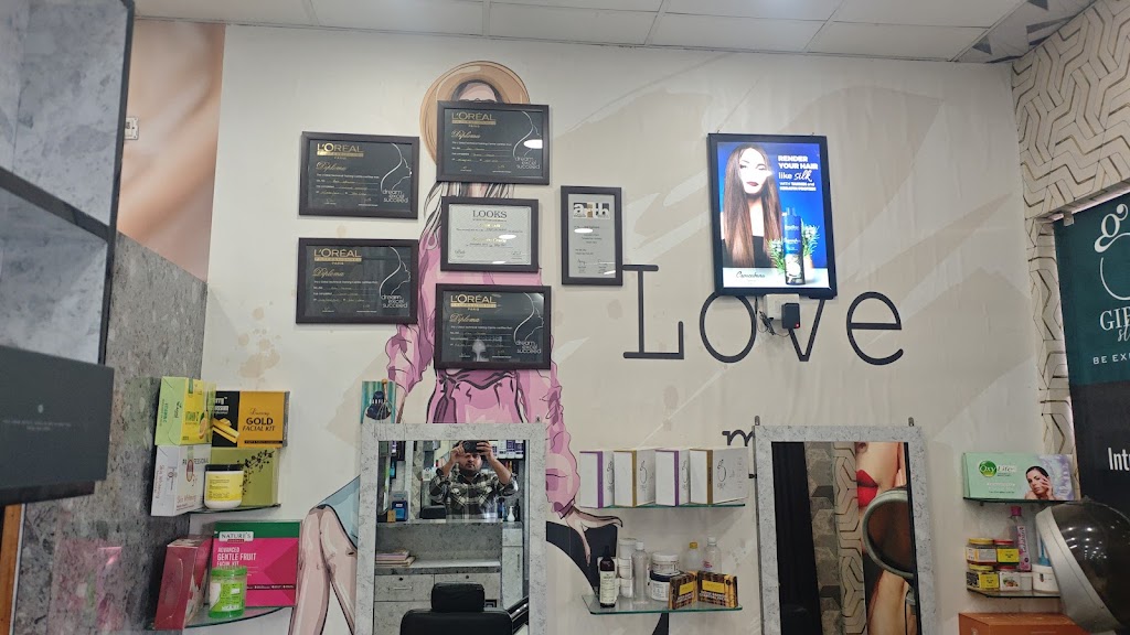 A Looks Unisex Salon