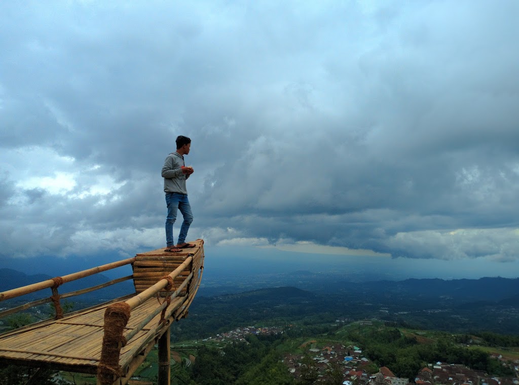 pesona munthuk indah camp area