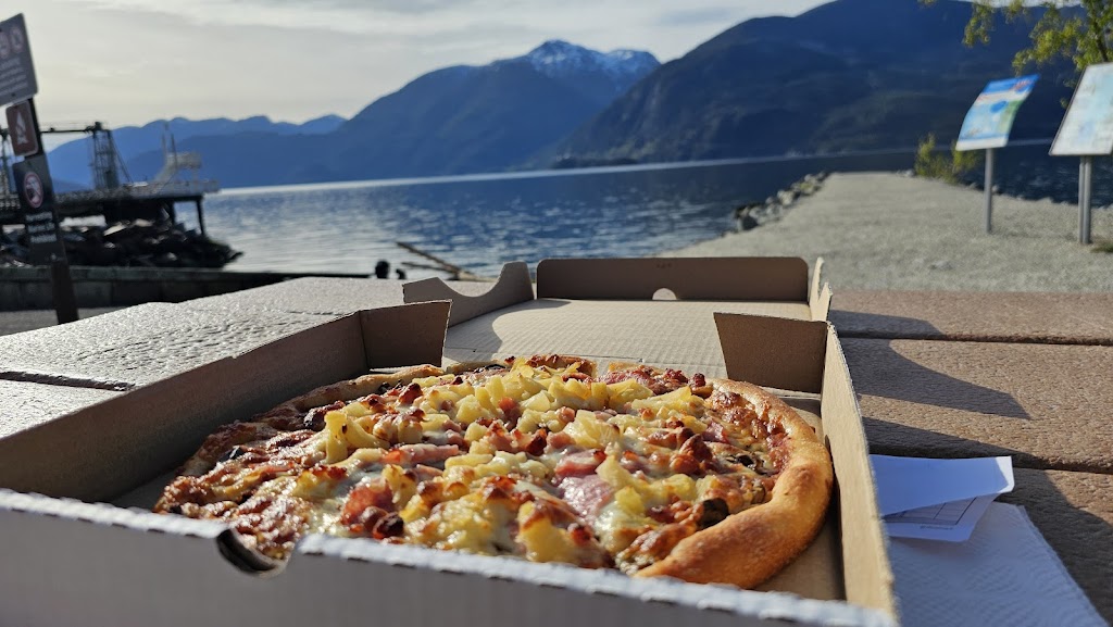 Top Hat Pizza in Squamish