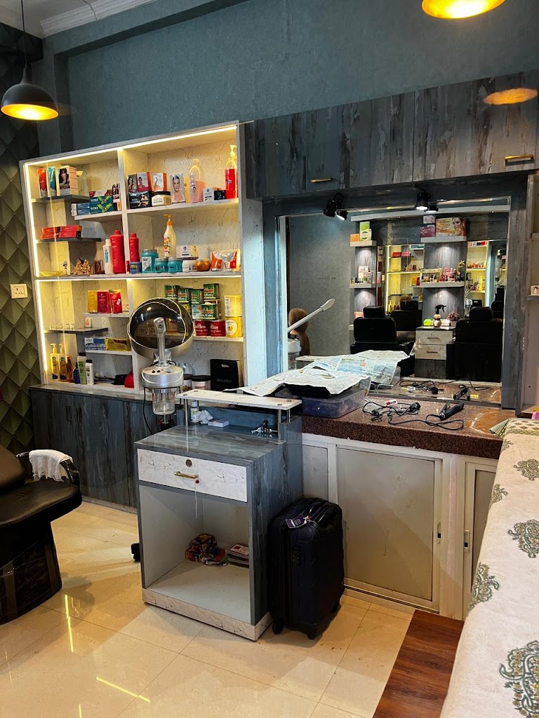 Royale Dolls Beauty Salon Makeup Studio And Academy