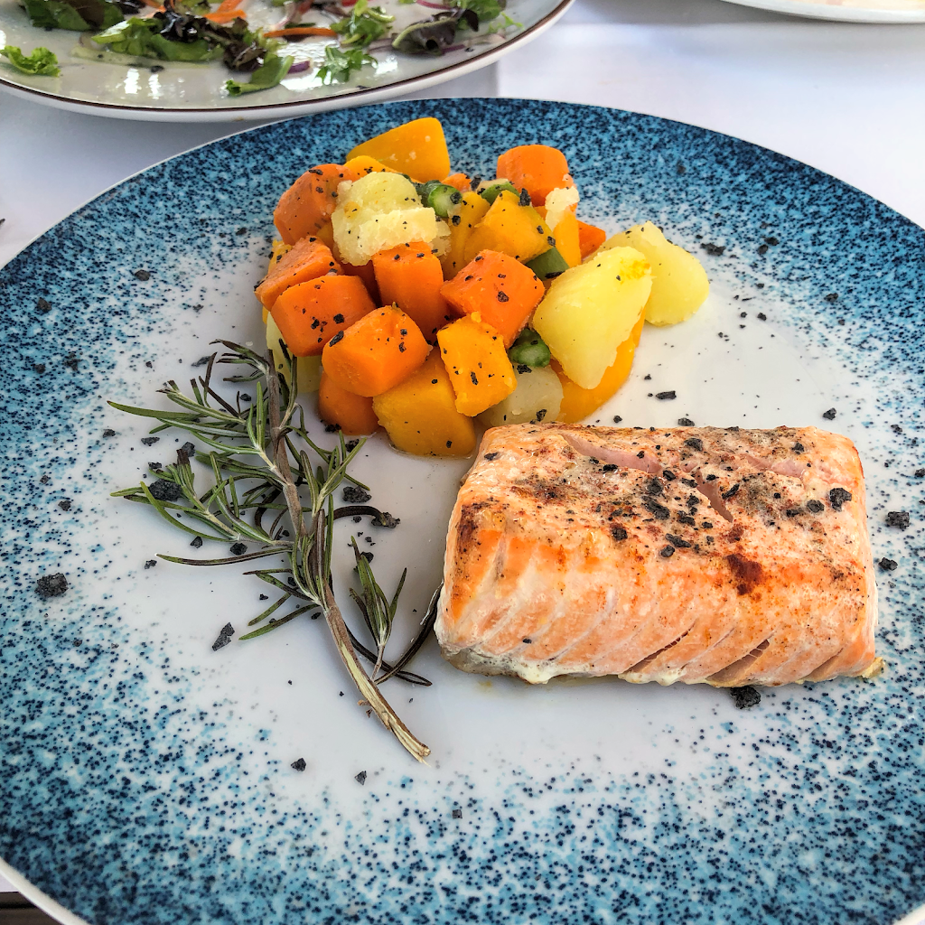 Mix La Pineda Restaurant — Comida y bebida