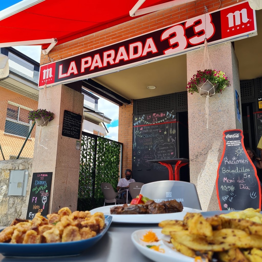 La Parada 33 — Comida y bebida