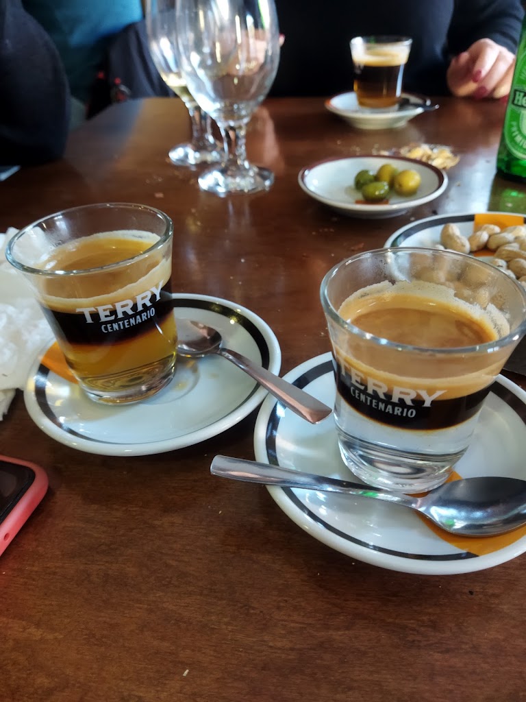 Restaurante Casa Pablo — Comida y bebida