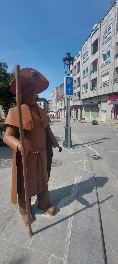 Estatua do Peregrino[Praza da Igrexa]