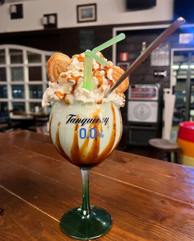 SILVER'S TAVERN — Comida y bebida