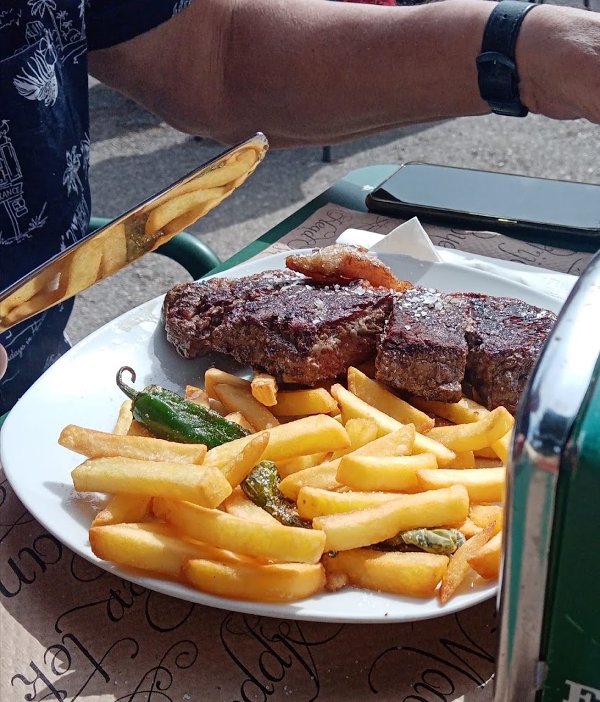 Roda's Bar — Comida y bebida