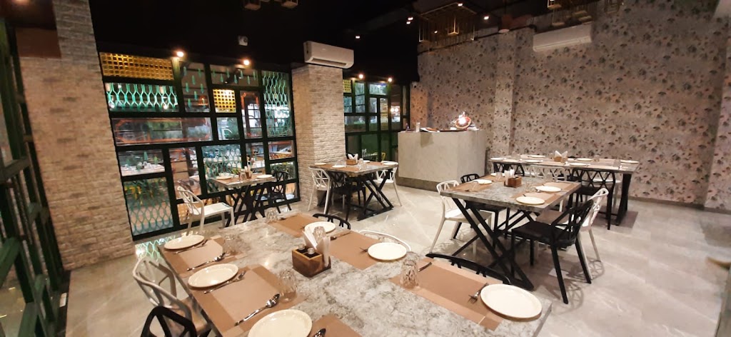 B Square Bar Restaurant