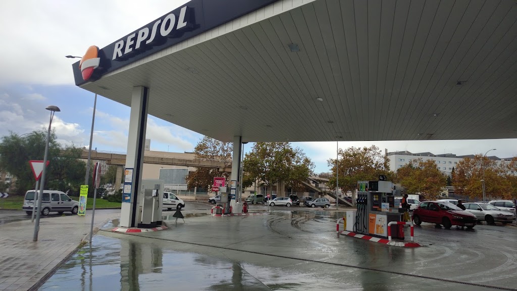 Estacion de Servicio Repsol — Surtidor de combustible