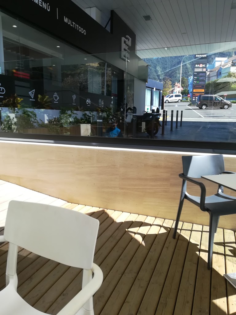 Estacion de Servicio Repsol — Interior