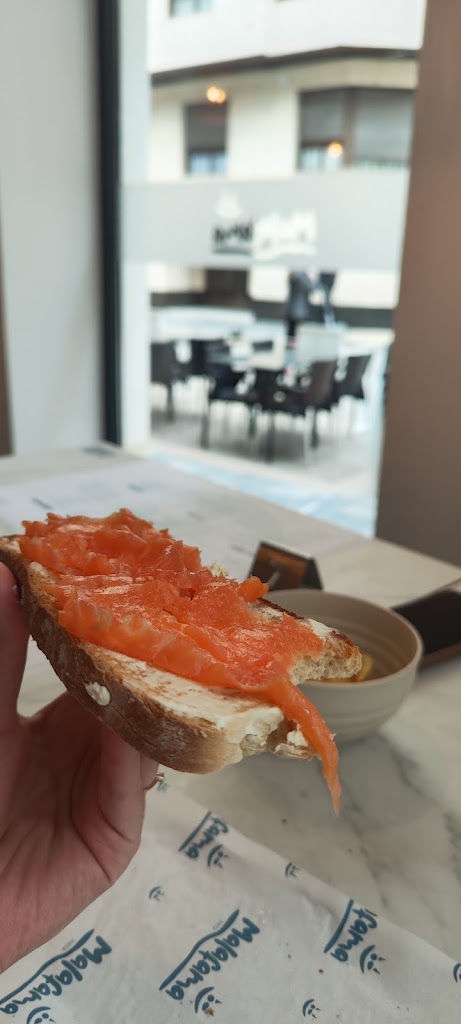Bar Malafama Sueca — Comida y bebida