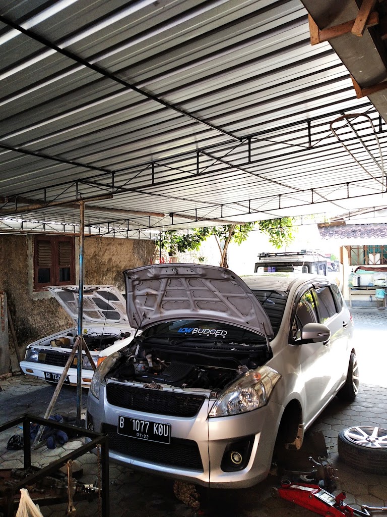 Semacam Tempat Service Mobil "KUN"