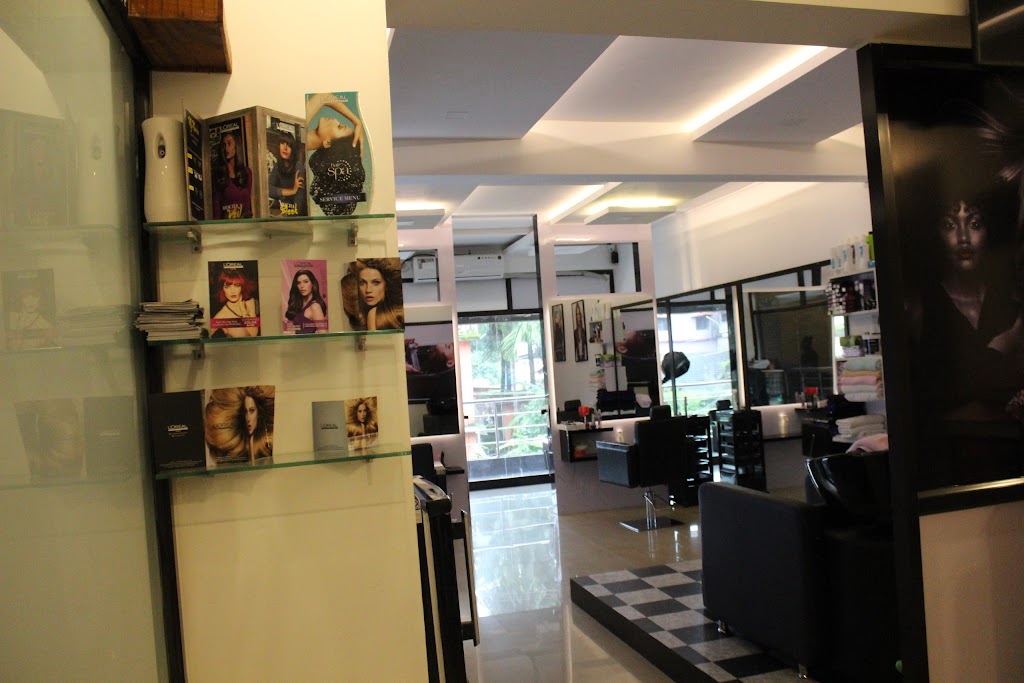 Black N White Unisex Salon