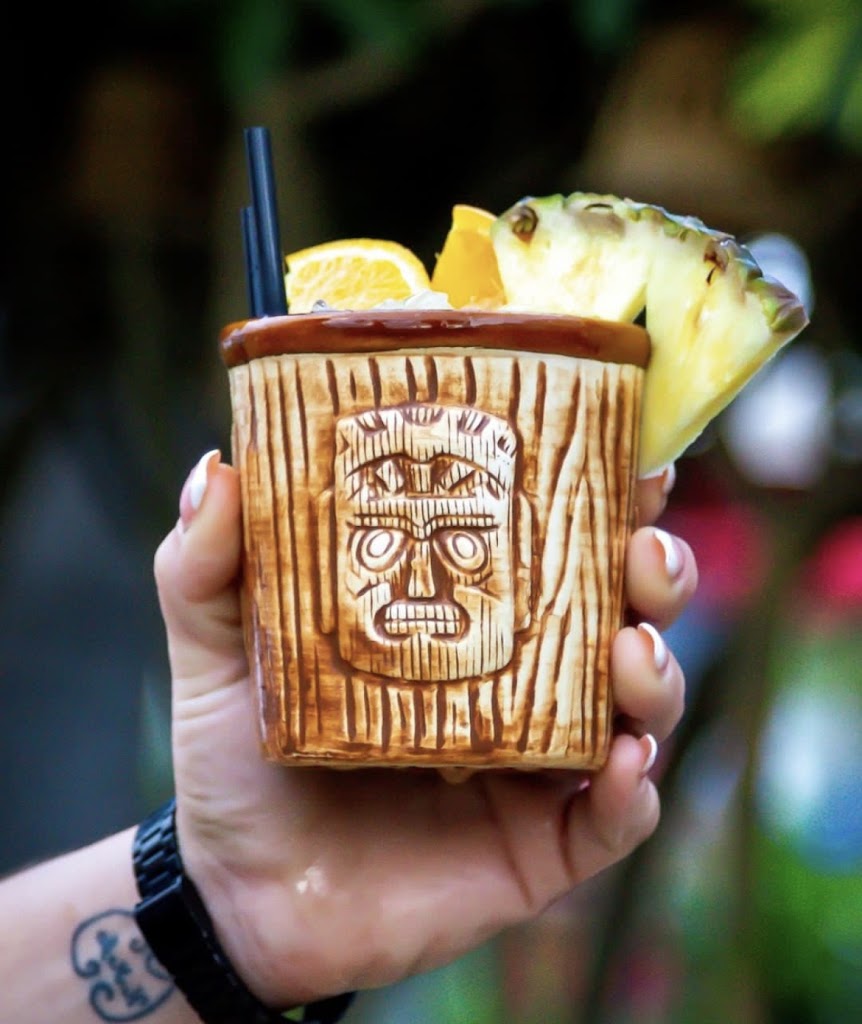 Enjoy Club — Comida y bebida