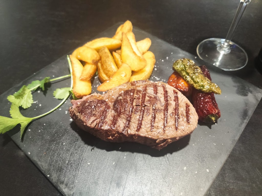 Cerveceria freiduria donde Ana — Comida y bebida