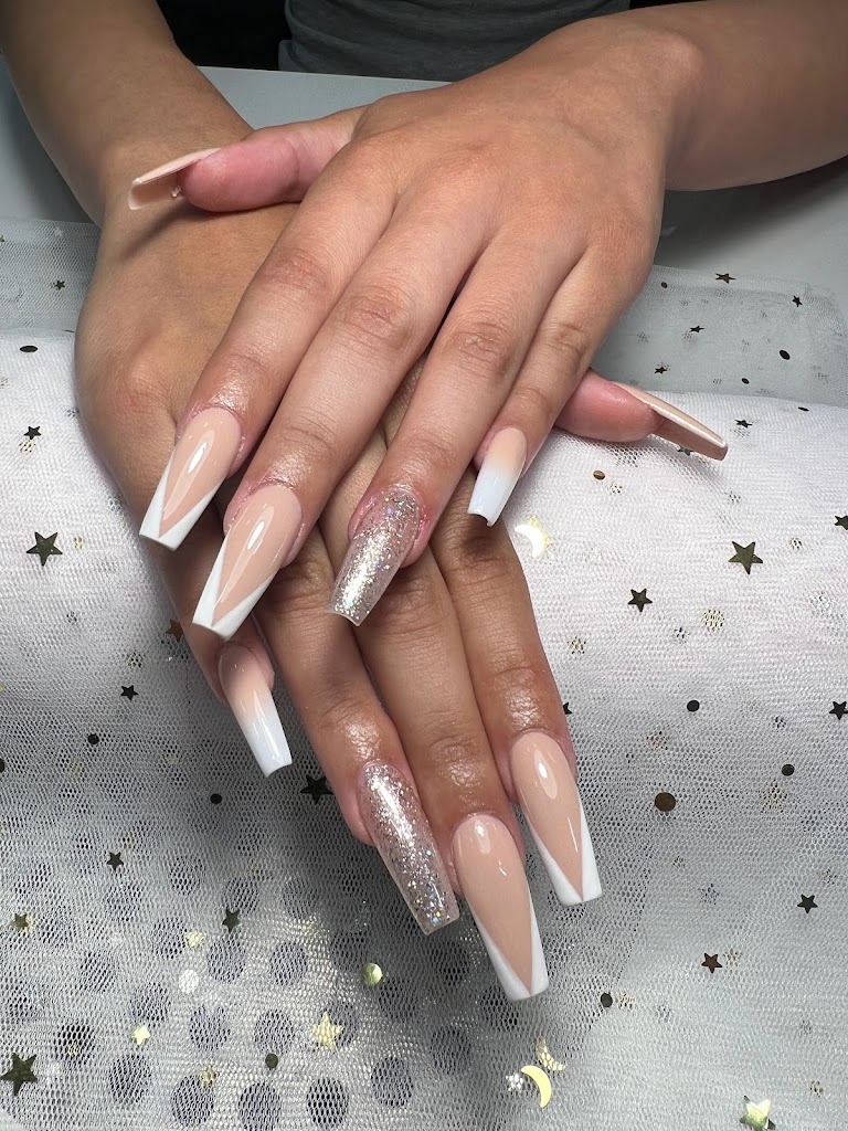 Halong Nails
