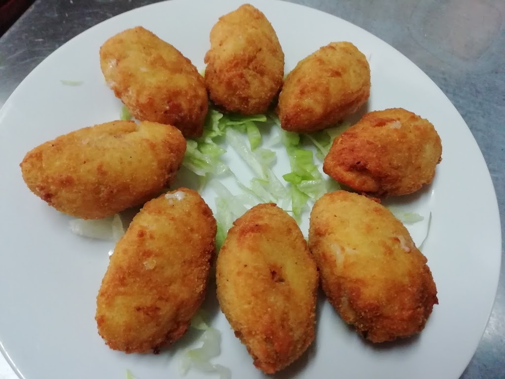 Chevi Bar — Comida y bebida