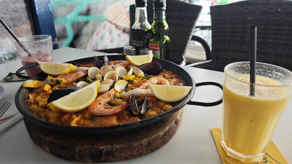 El Pescador — Comida y bebida