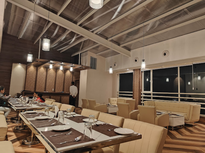 Kings' Crown - Best Family AC Bar & Restaurant In Chinsurah | Rooftop Swimming Pool | Indian, Chinese, Continental, Tandoor - Asian restaurant, Chinese restaurant, Fast food restaurant, Haute French restaurant, Indian restaurant Restaurant in Chinsurah, West Bengal