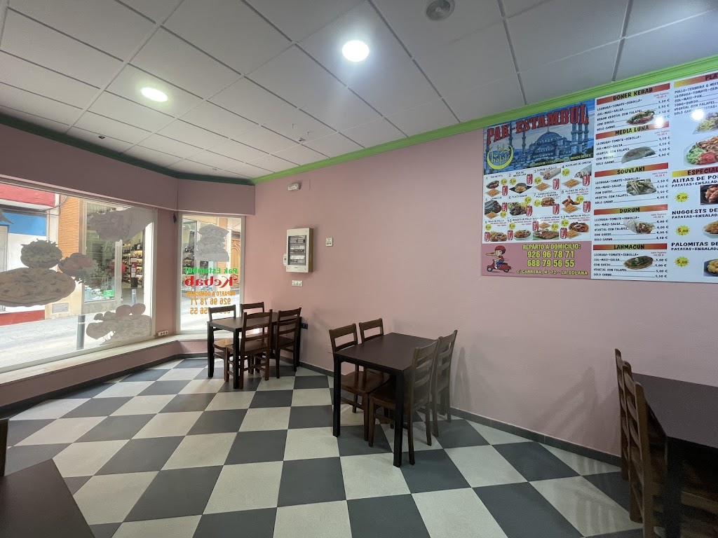 PAK ESTAMBUL KEBAB PIZZERIA — Ambiente