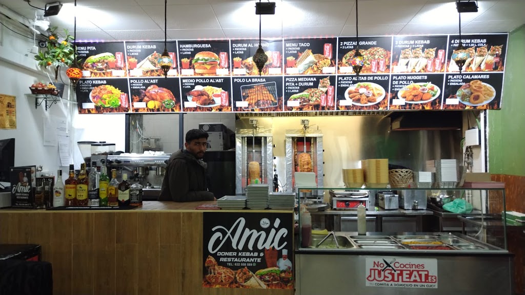 AMIC DONER KEBAB & RESTAURANTE — Ambiente