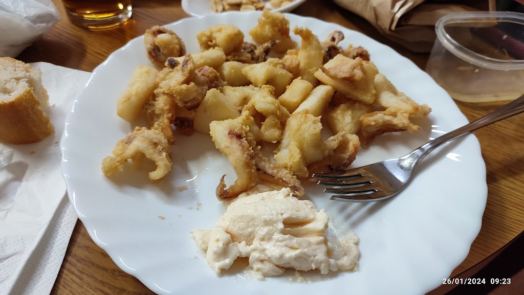 Llar Del Jubilat — Comida y bebida