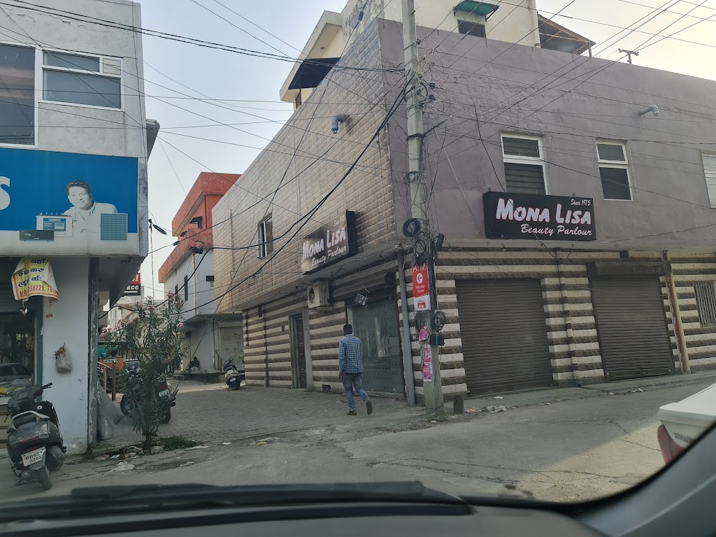 Mona Lisa Beauty Parlour