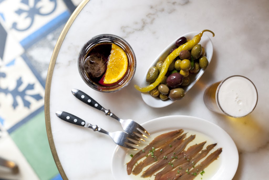 Restaurant Tantarantana — Comida y bebida