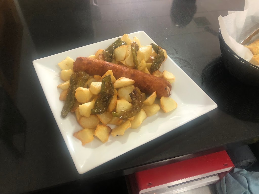 Cafe-Bar Ubeda Fina — Comida y bebida