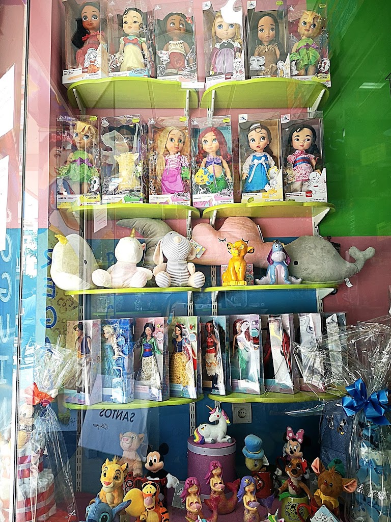 Foto 2 de Dolcet Nor | Golosinas, juguetes, ceremonias, Juegos de Cartas coleccionables.